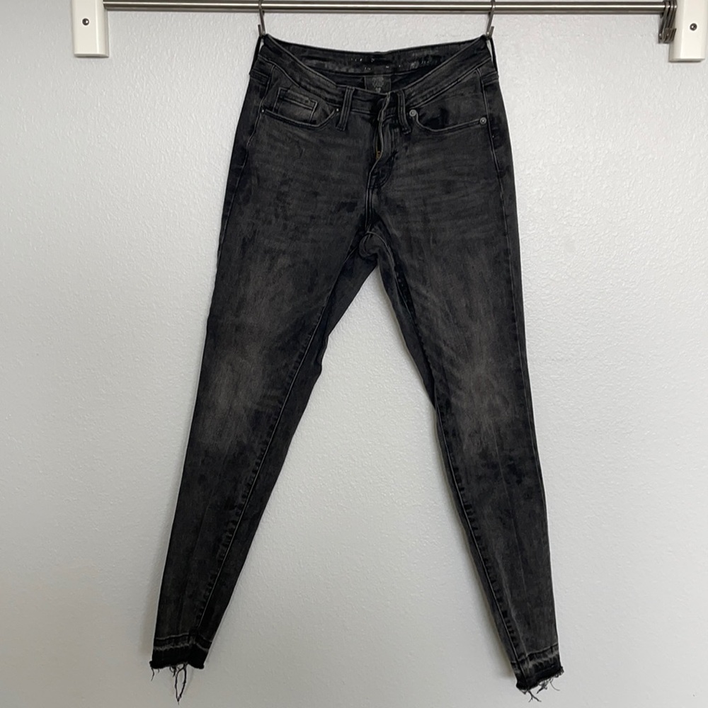Women’s distressed jeans